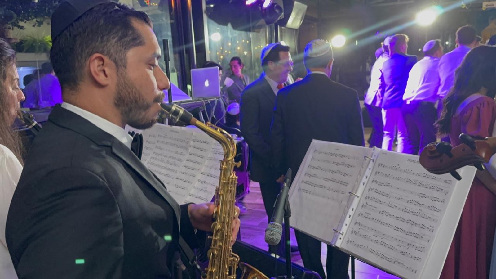 Yovel Klezmer Band en tarima