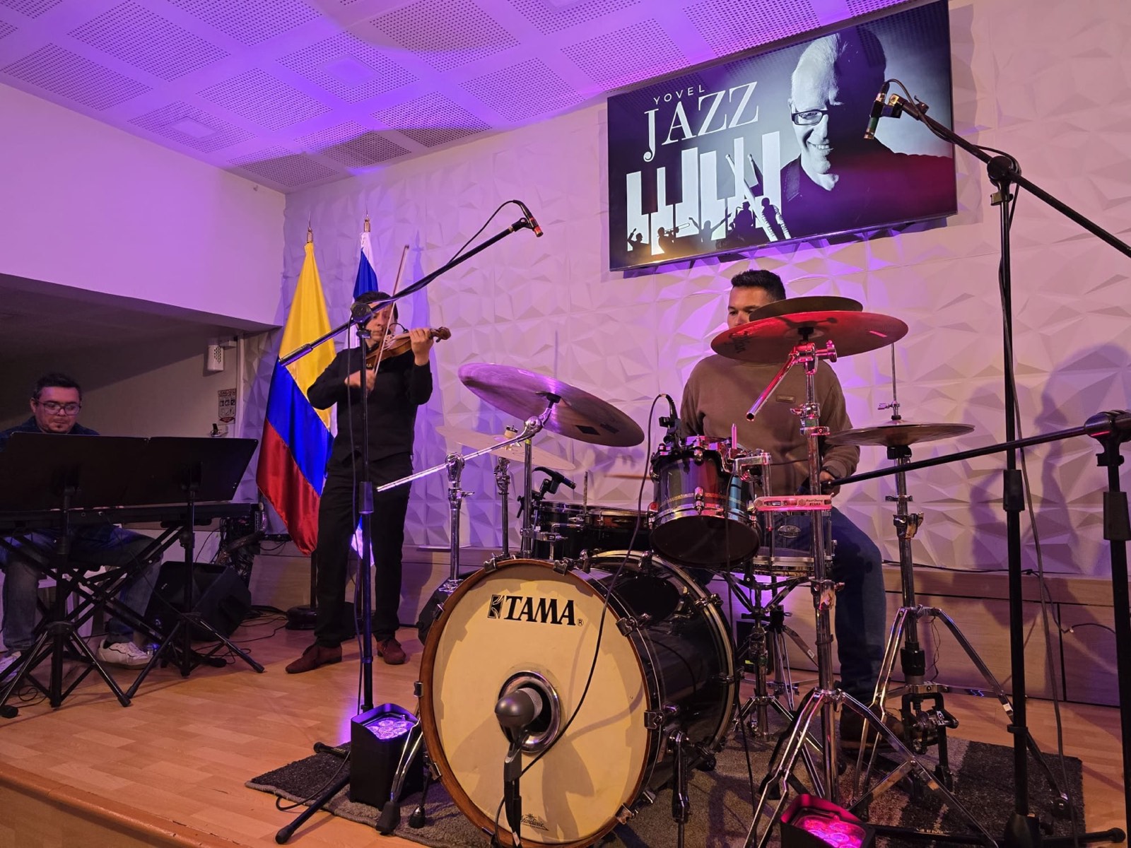 Yovel Klezmer Band durante show en vivo